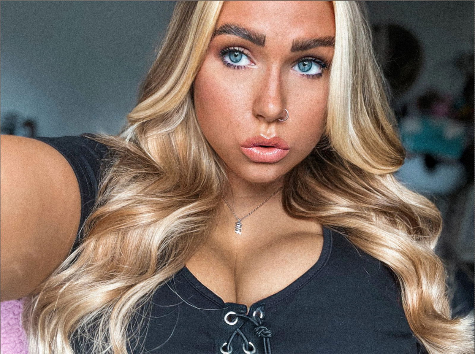 𝐀𝐛𝐢𝐠𝐚𝐢𝐥 𝐑𝐨𝐬𝐞 🌹