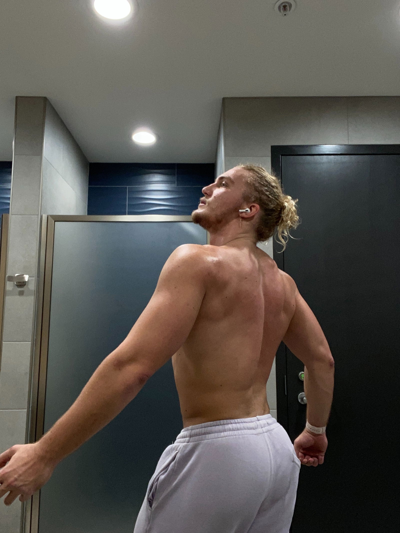 Adonis's avatar