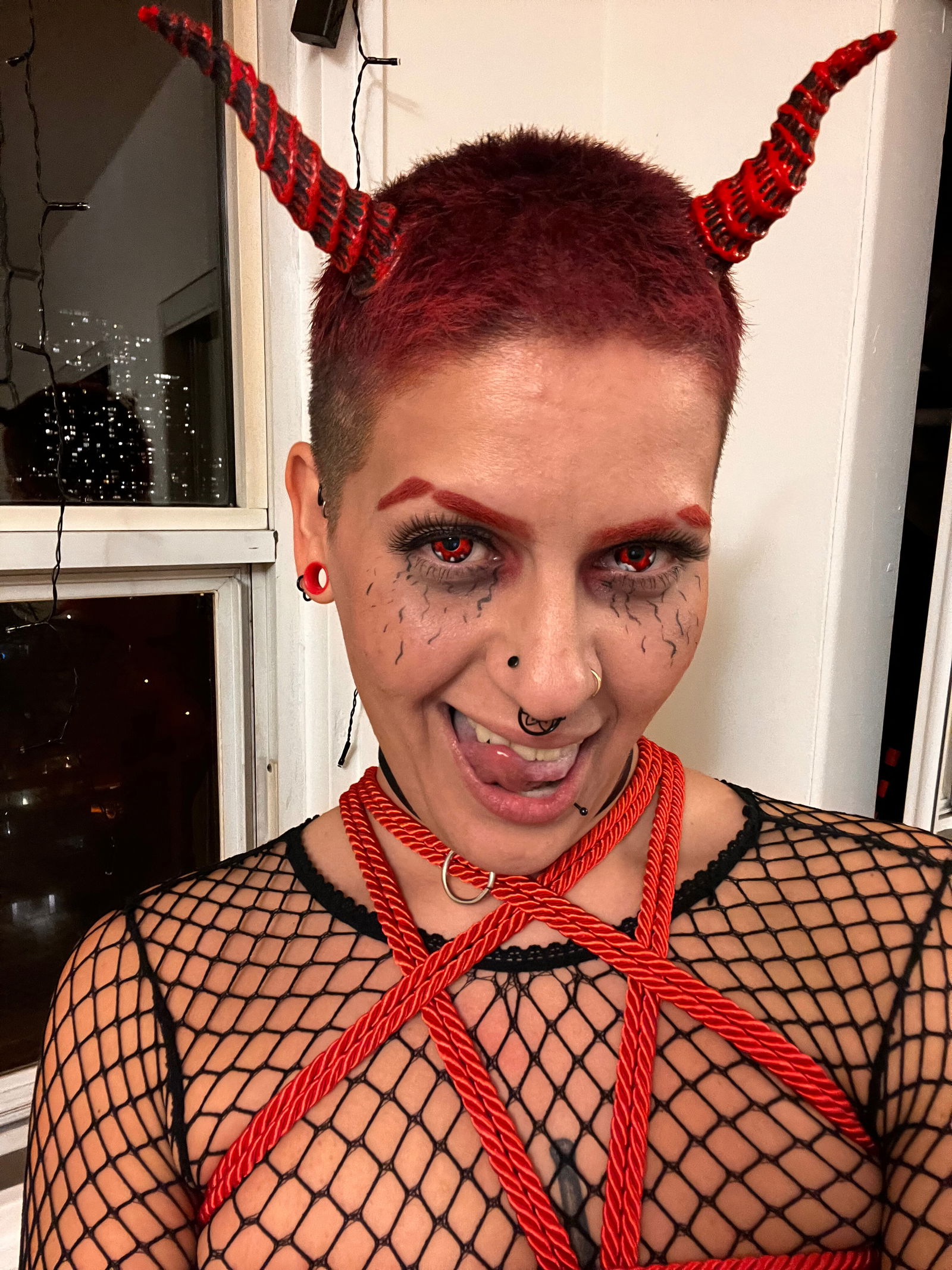 🖤 Alek | 29 | Trans Enby | Alt | Queer 🖤