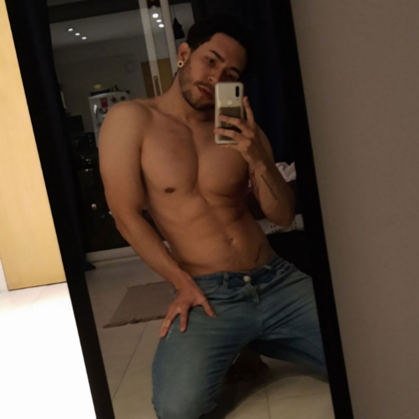 Alejandro's avatar
