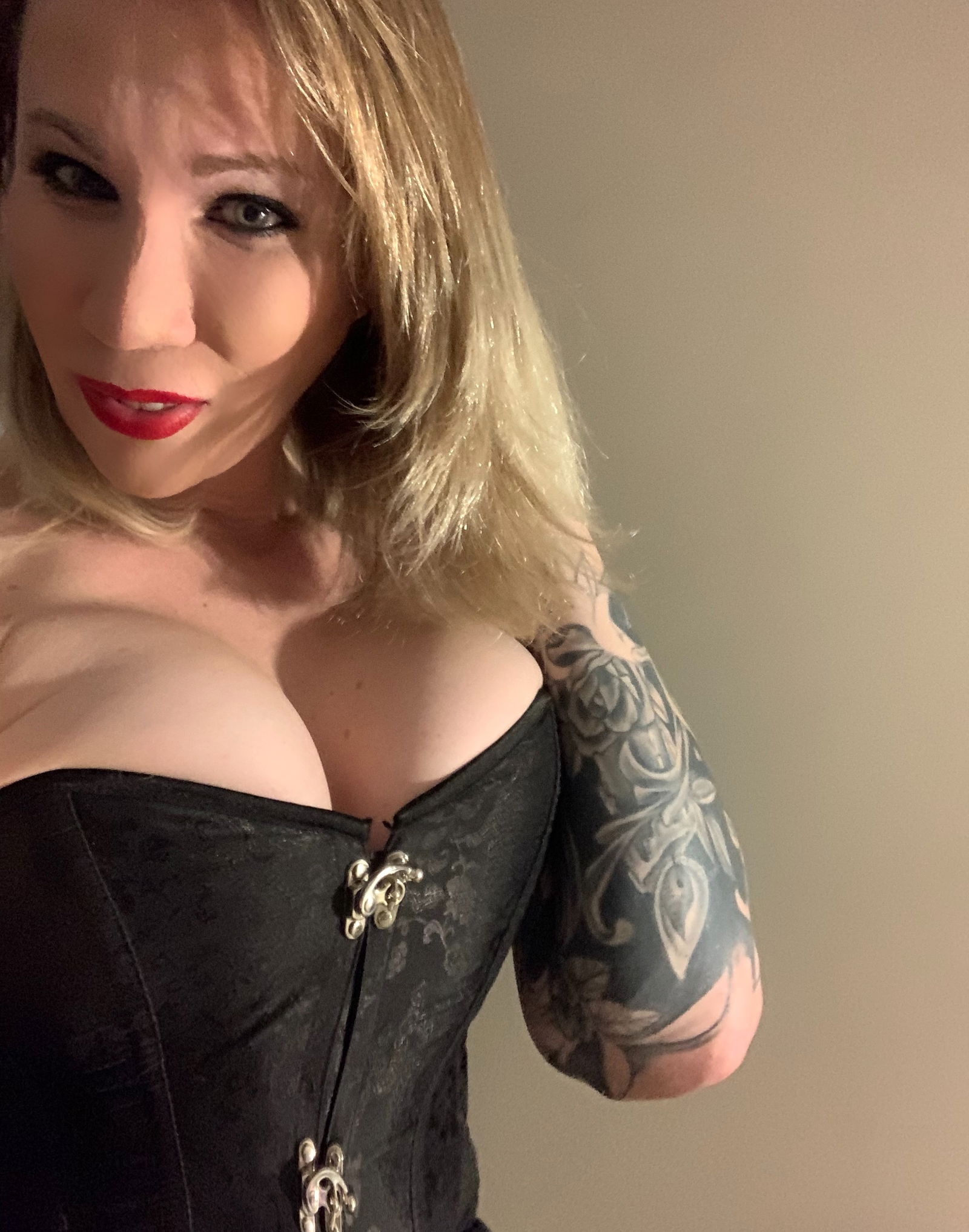 Alexis Lynne's avatar