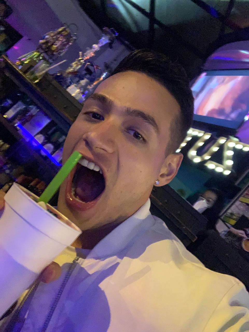 Alex paisa's avatar