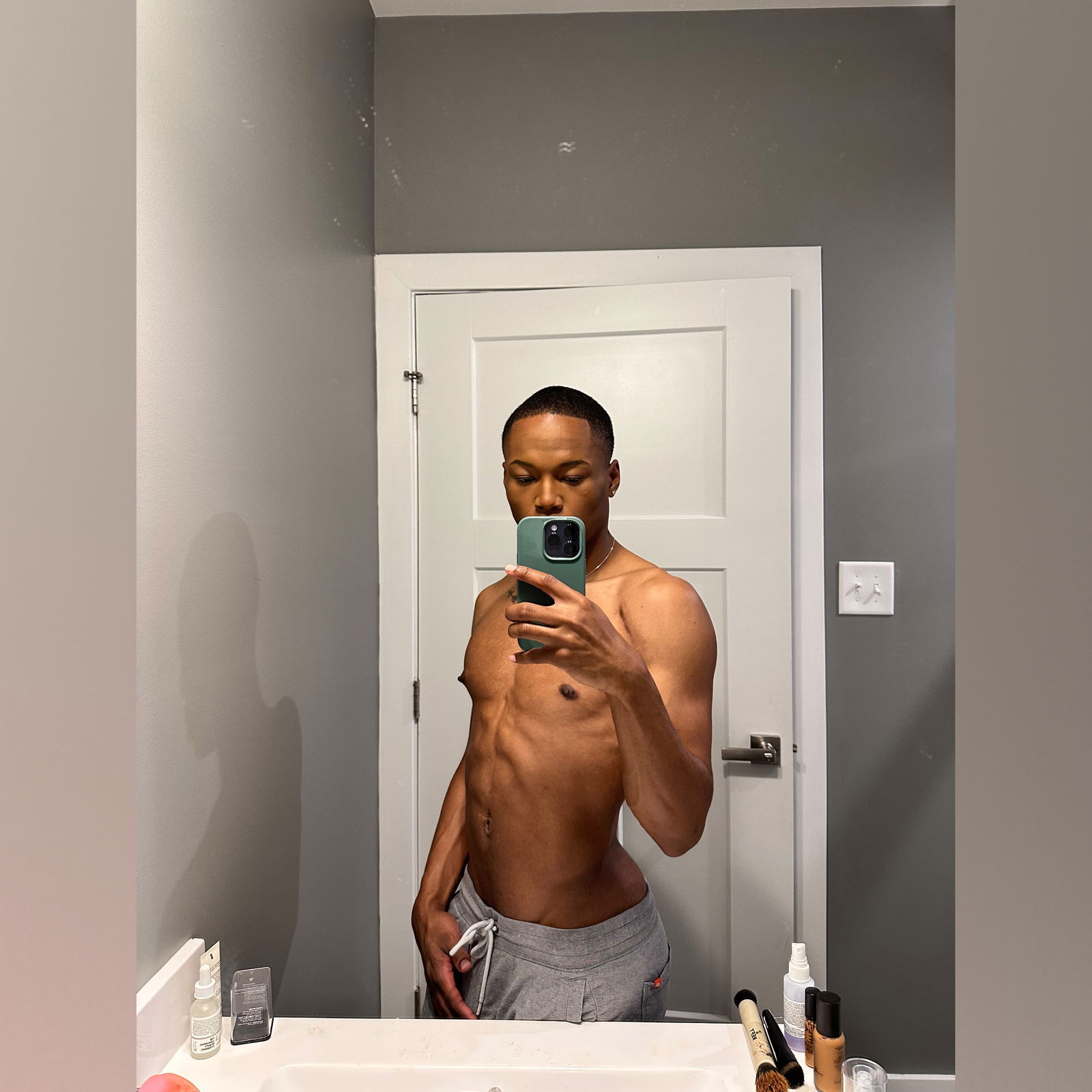 🤫's avatar