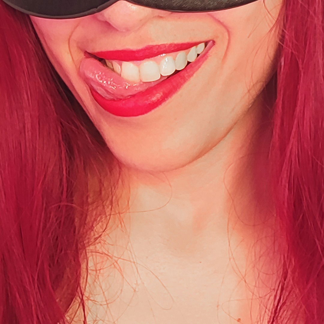 Amazing Red Girl's avatar