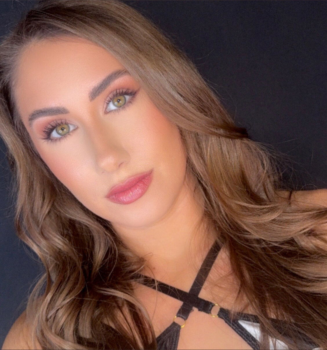 April Nicole's avatar