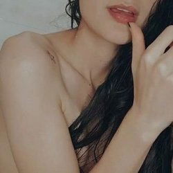 APRIL SHEERAN's avatar