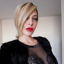 Lady Luxe's avatar