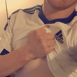 Arron Hooper's avatar