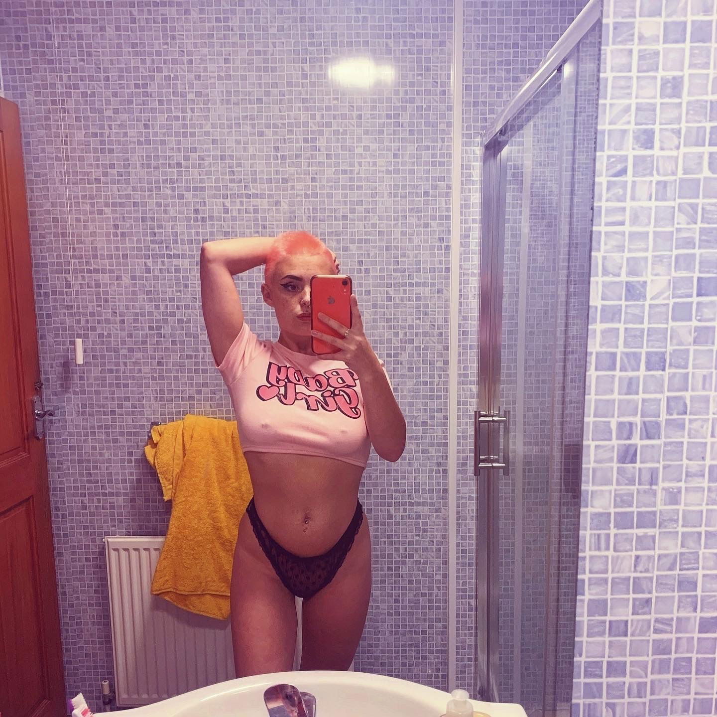 Call me baby's avatar