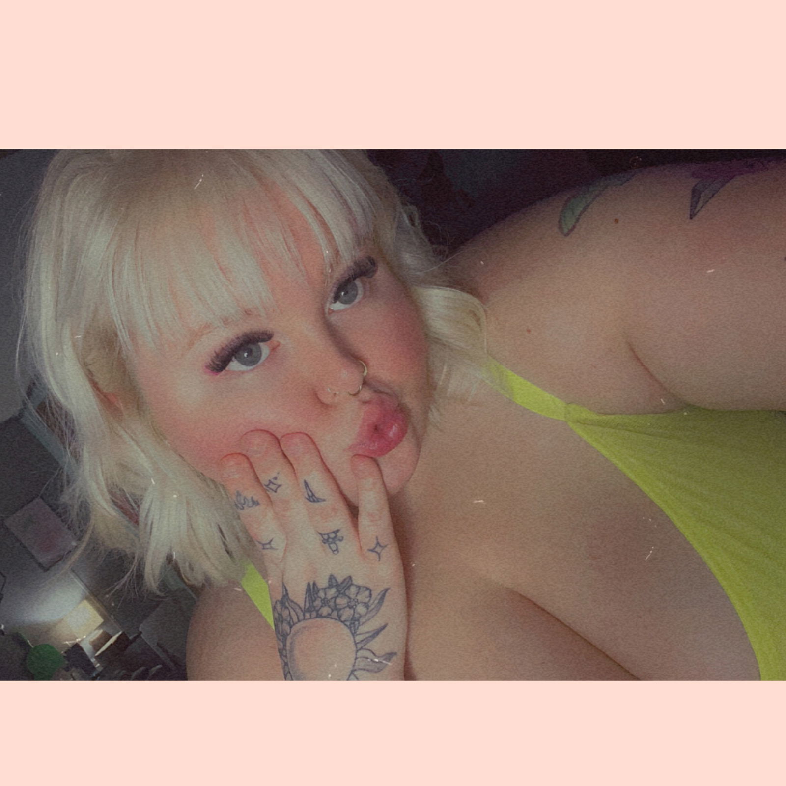 K 🌸's avatar