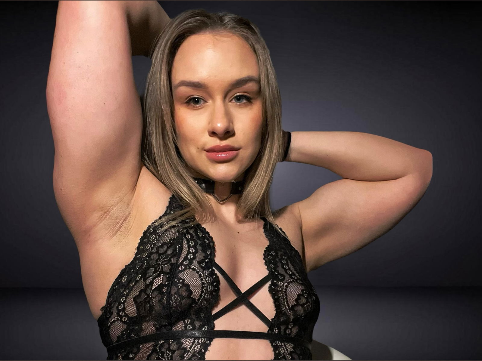 STRONG & FEMININE's avatar