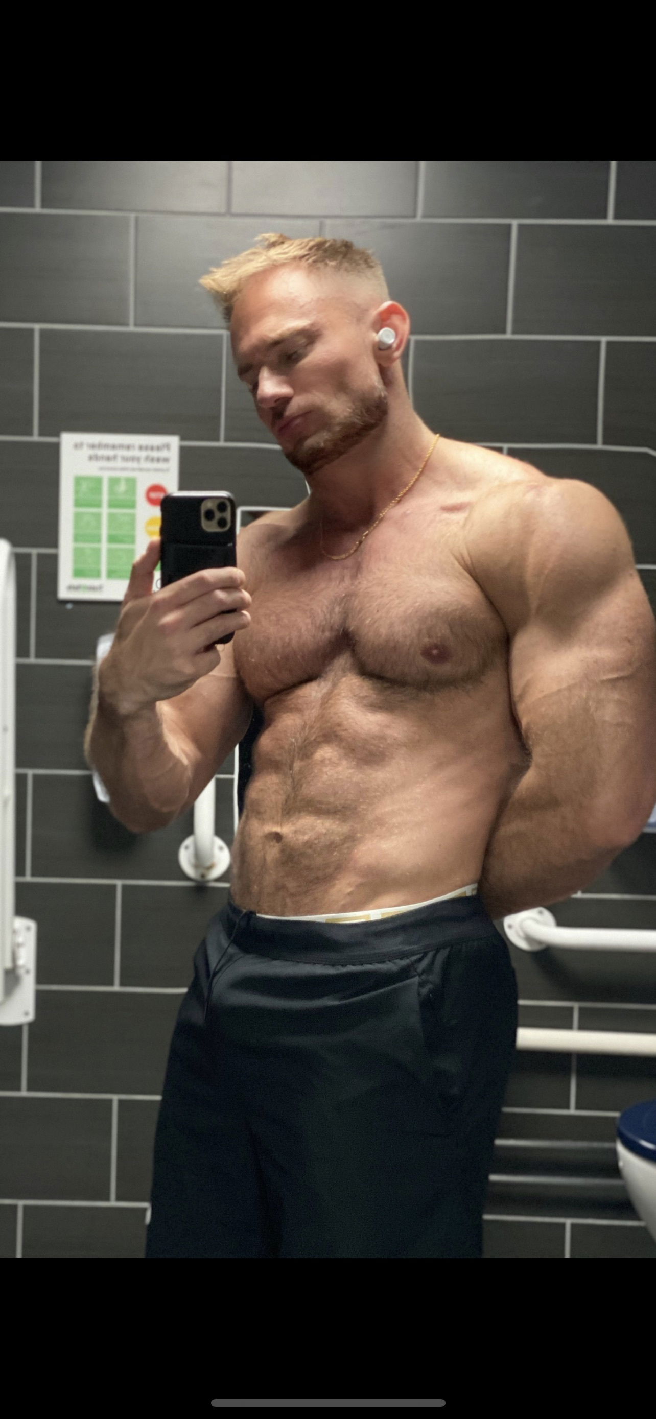 Hairy Blonde Muscle Man 9” thick's avatar