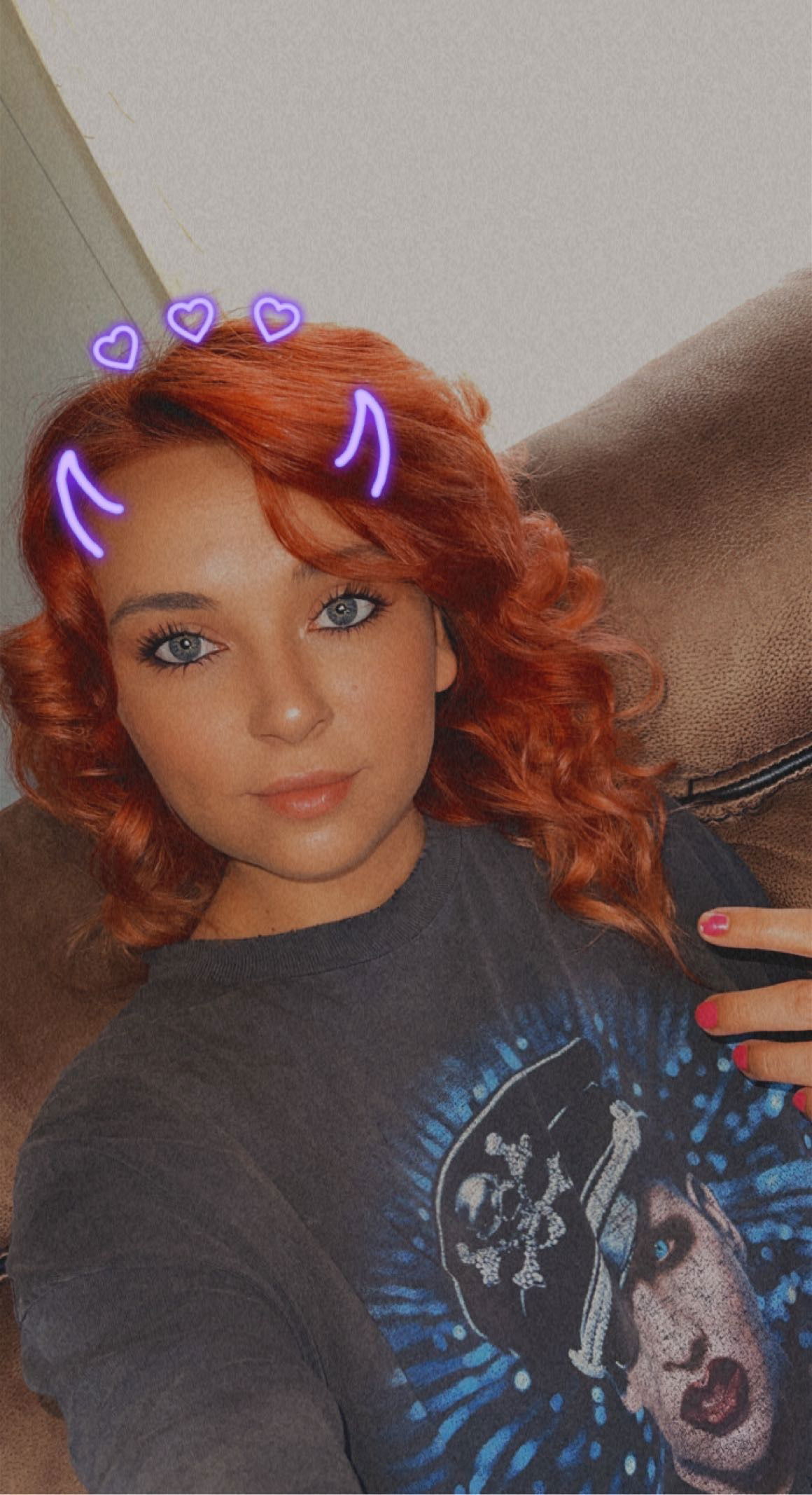 J 🤩's avatar