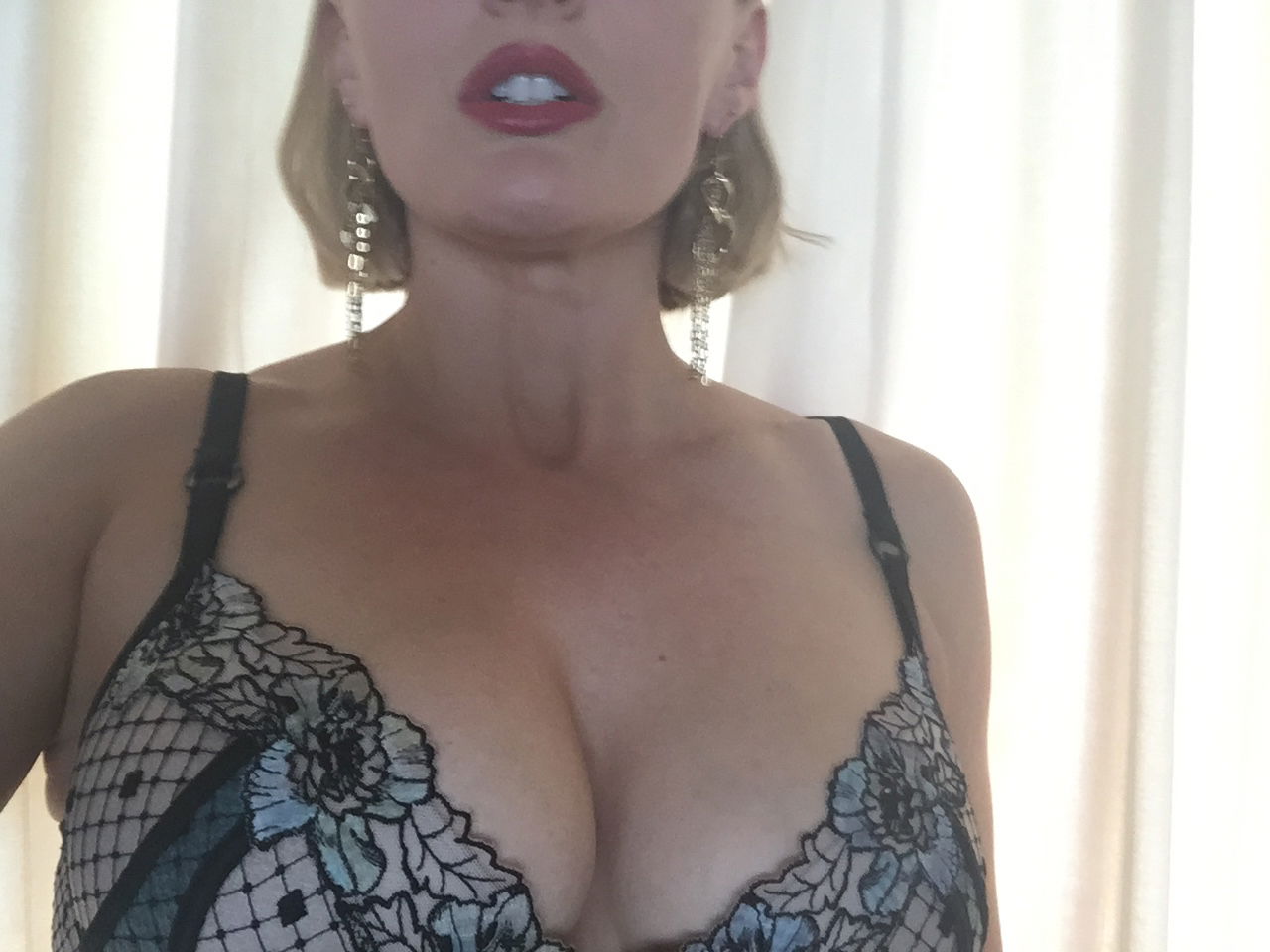 Glamazon    -   World’s finest M I L F's avatar