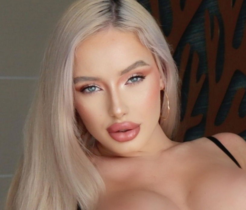 blonde_anna