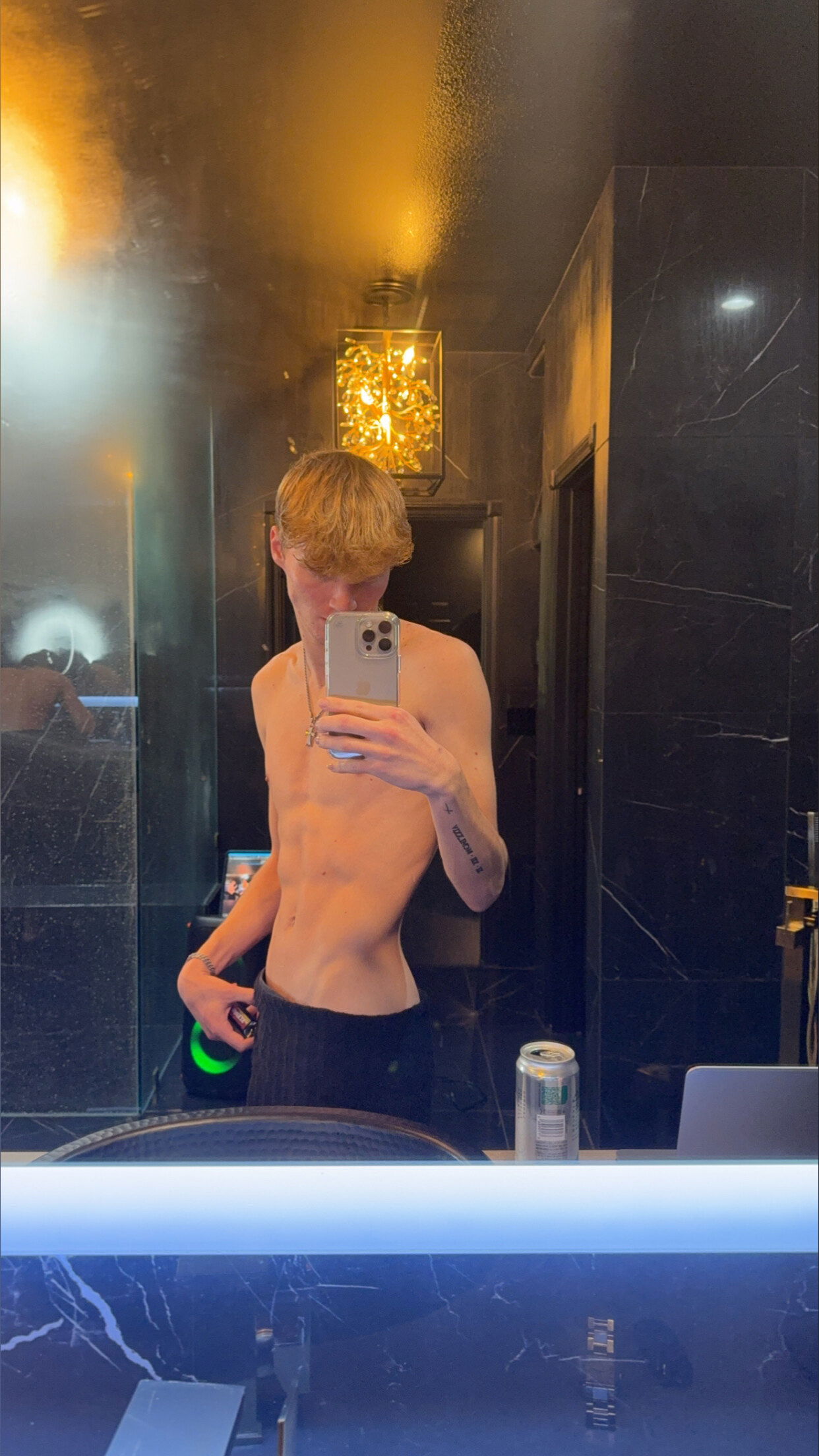 Hung Blonde's avatar