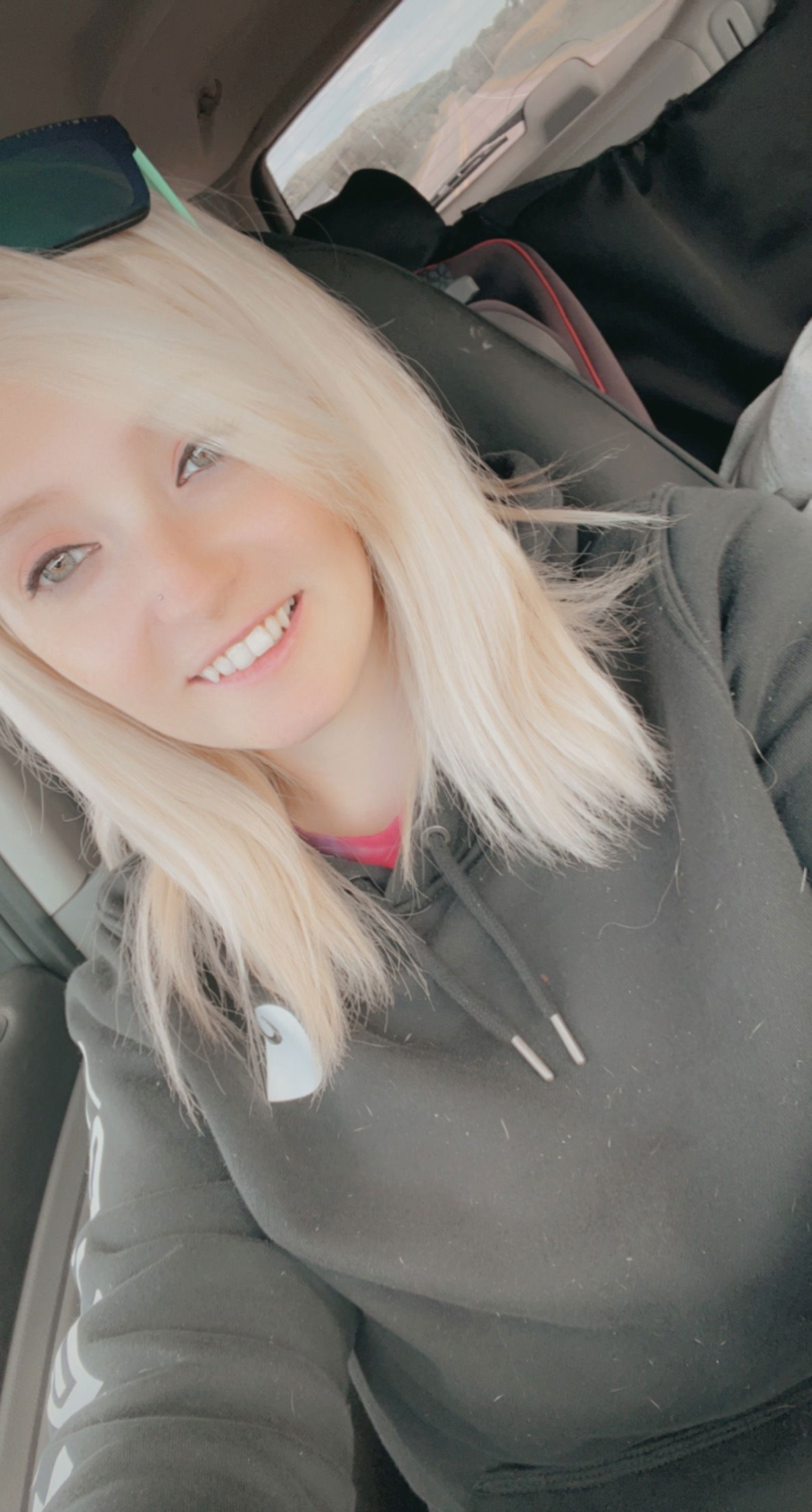 BlondeDevil24's avatar