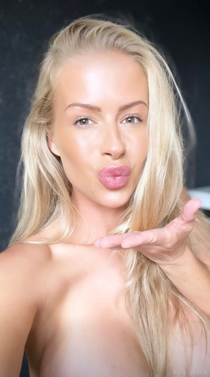 BROOKE LEA - LET’S VIDEO CHAT 📱's avatar