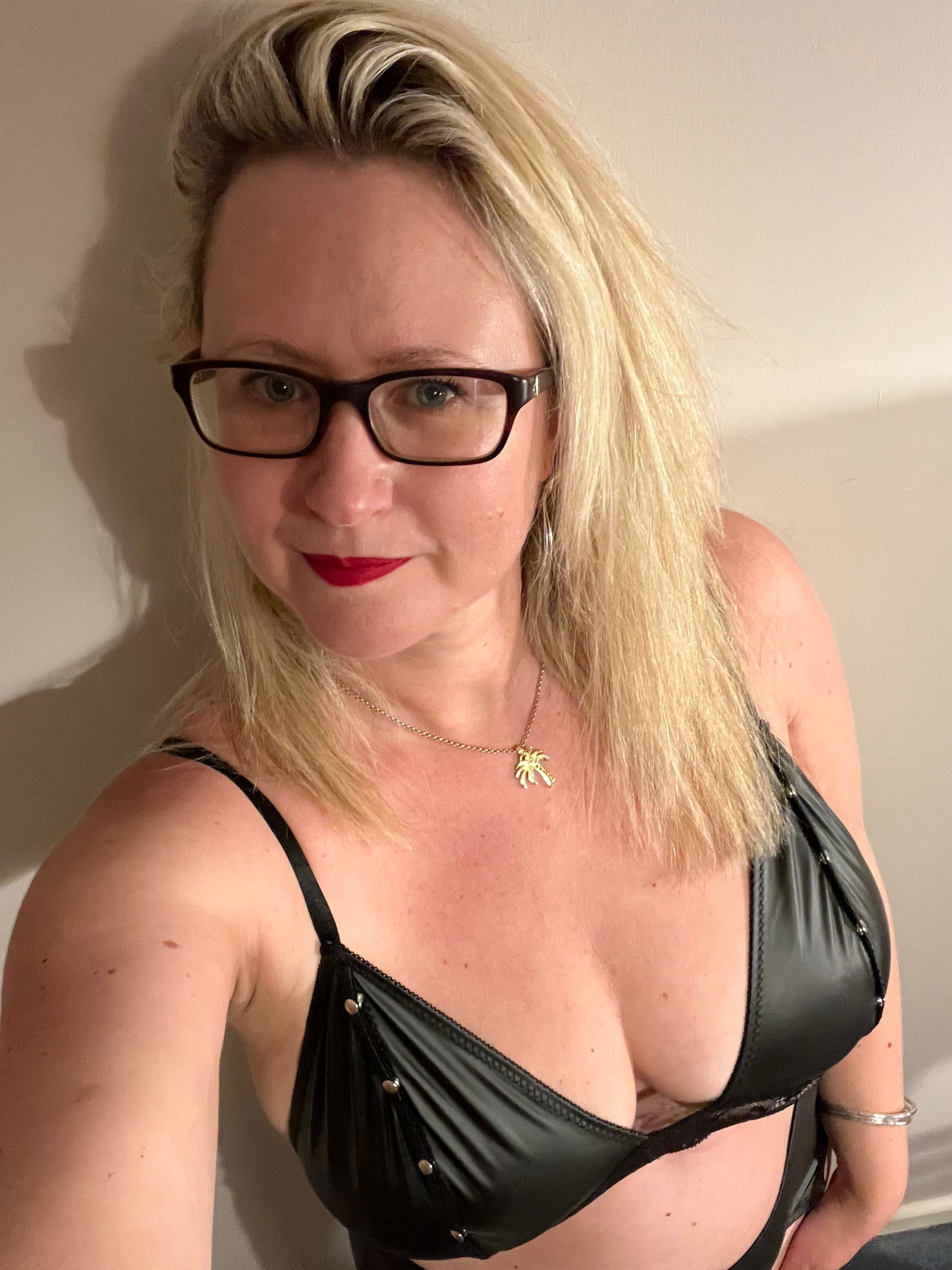 Busty Blond Mombshell NO PPV💋's avatar
