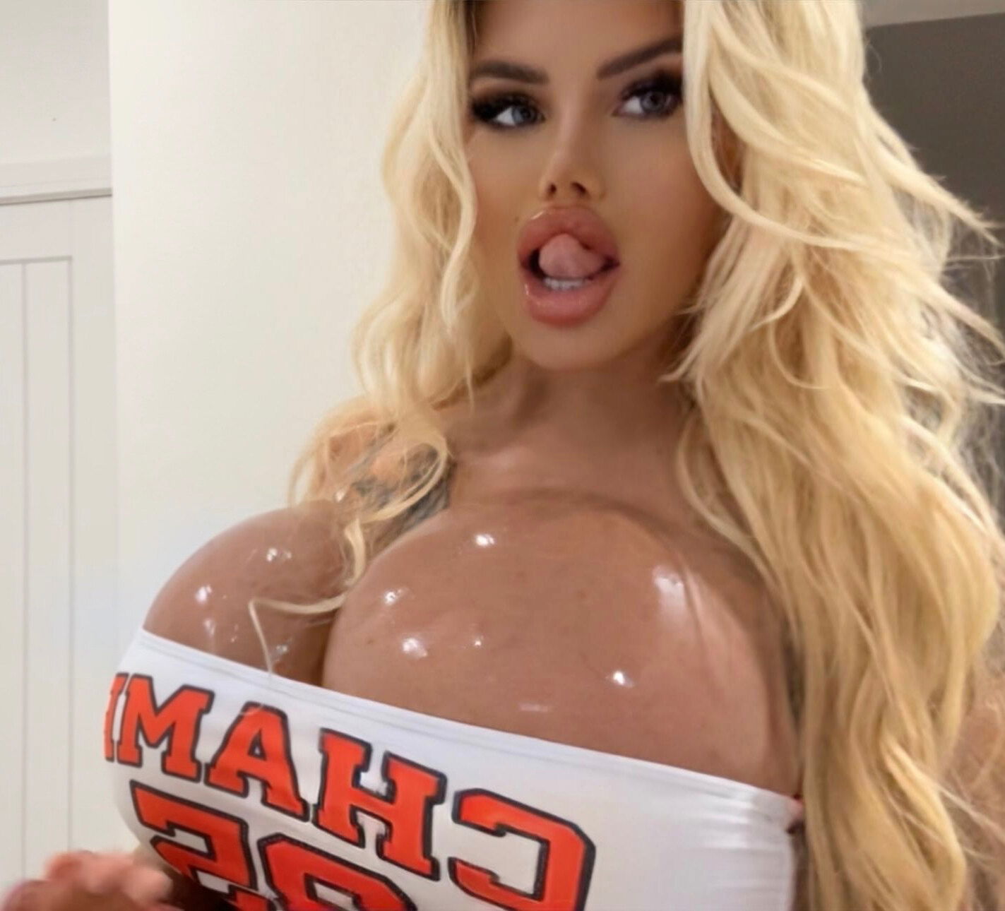 BUSTY BIMBO 🍉