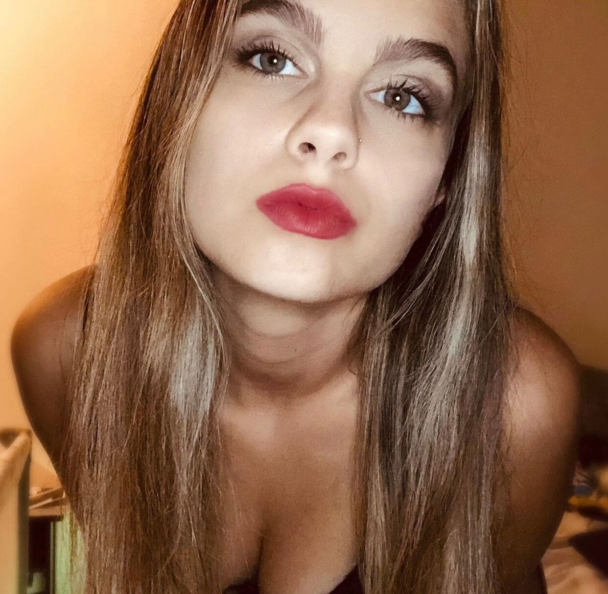 Milf Next Door 🥵's avatar