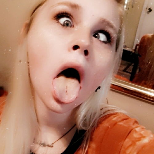 Angelique Charms's avatar