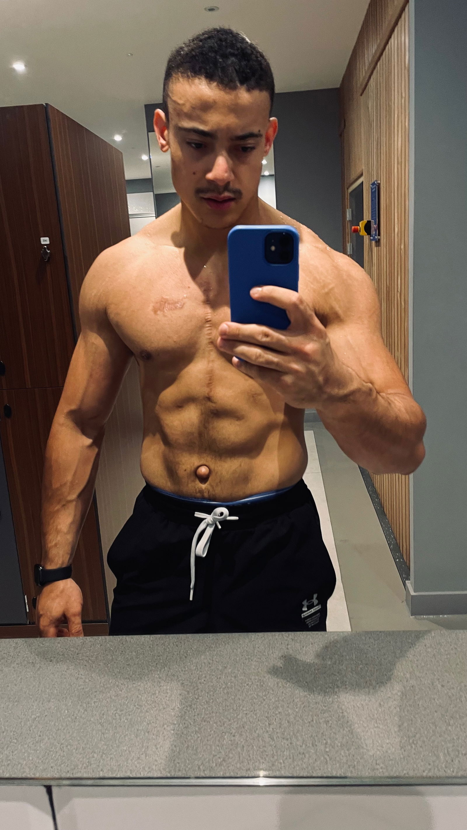 RobbCharlezz's avatar