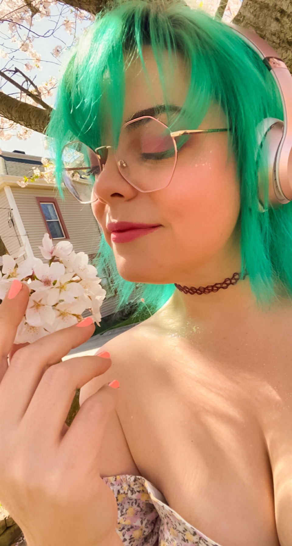 Emily Kristine's avatar