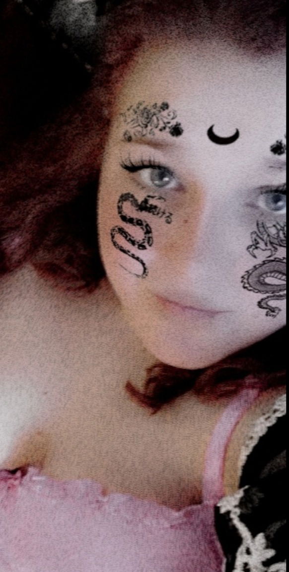 Chubby gamer girl's avatar
