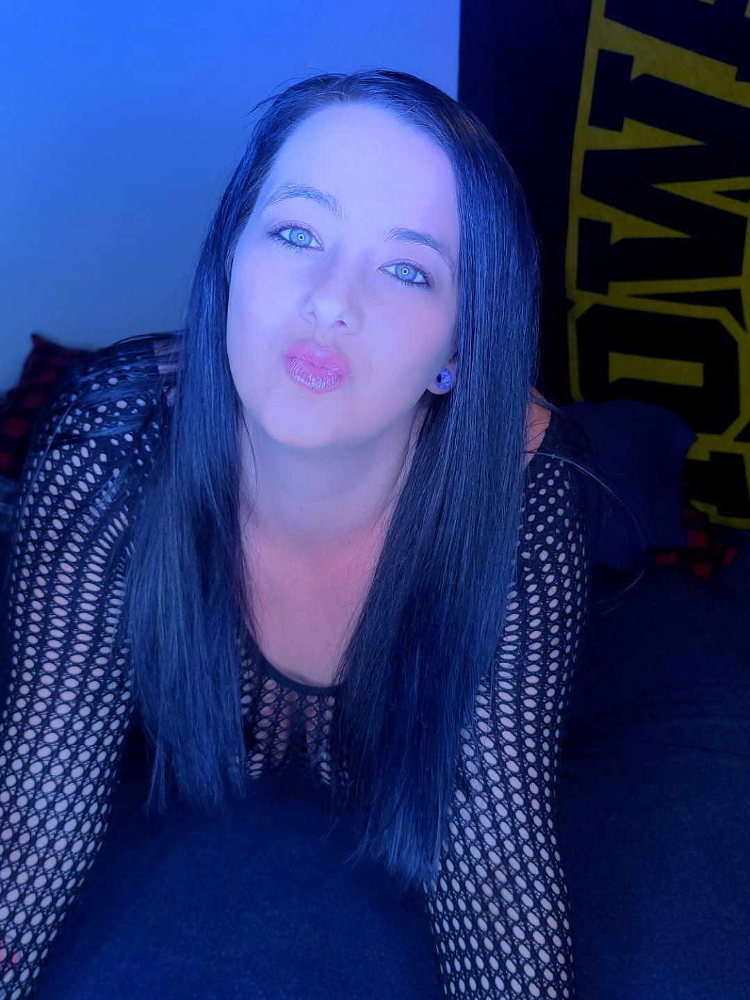 Ashlynn C's avatar