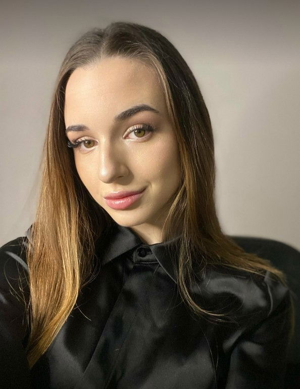 CAROLYN 🧁🌸's avatar