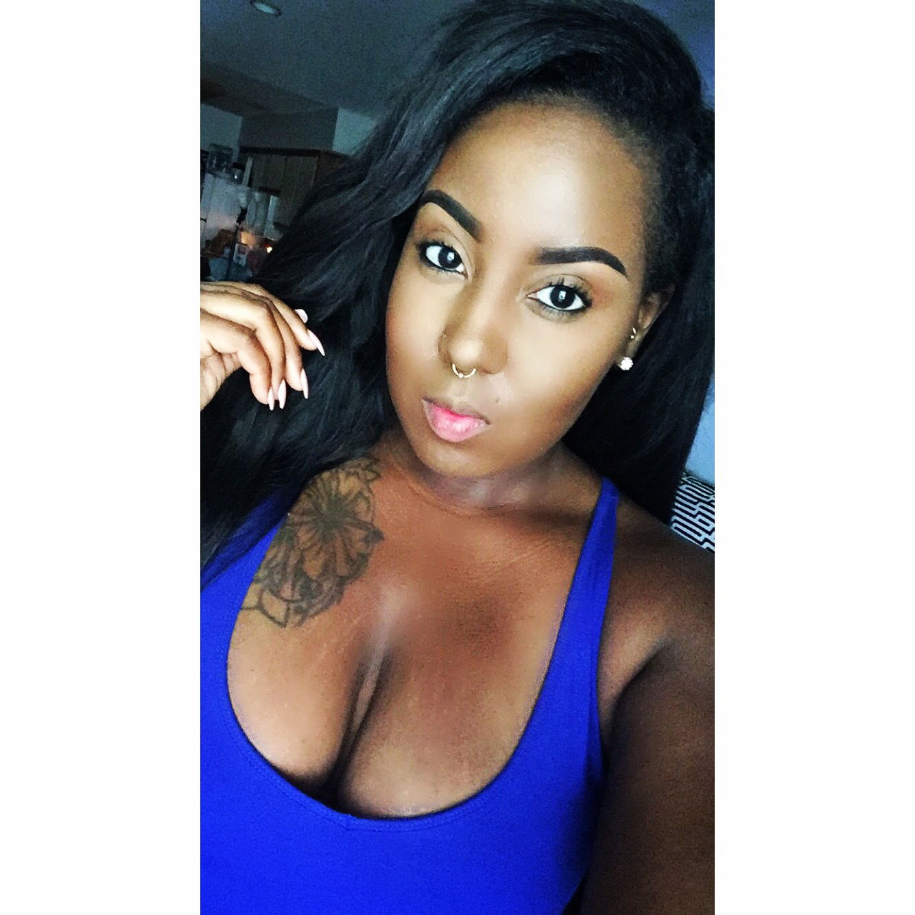 Curvy Nina's avatar