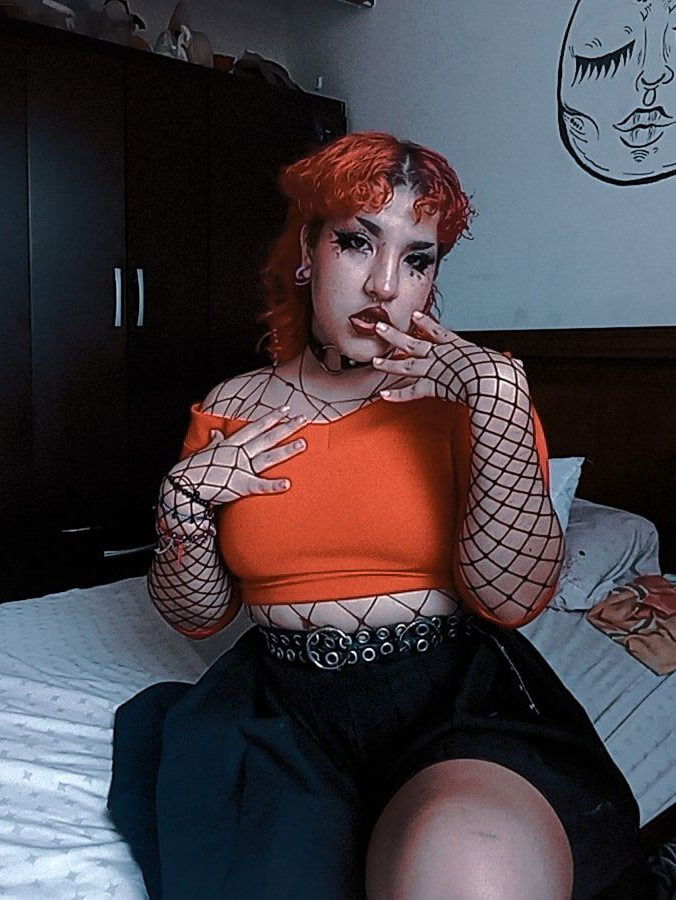 Cute emo brat's avatar