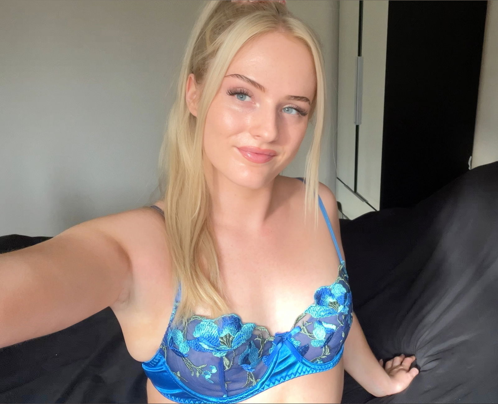 April 💖's avatar
