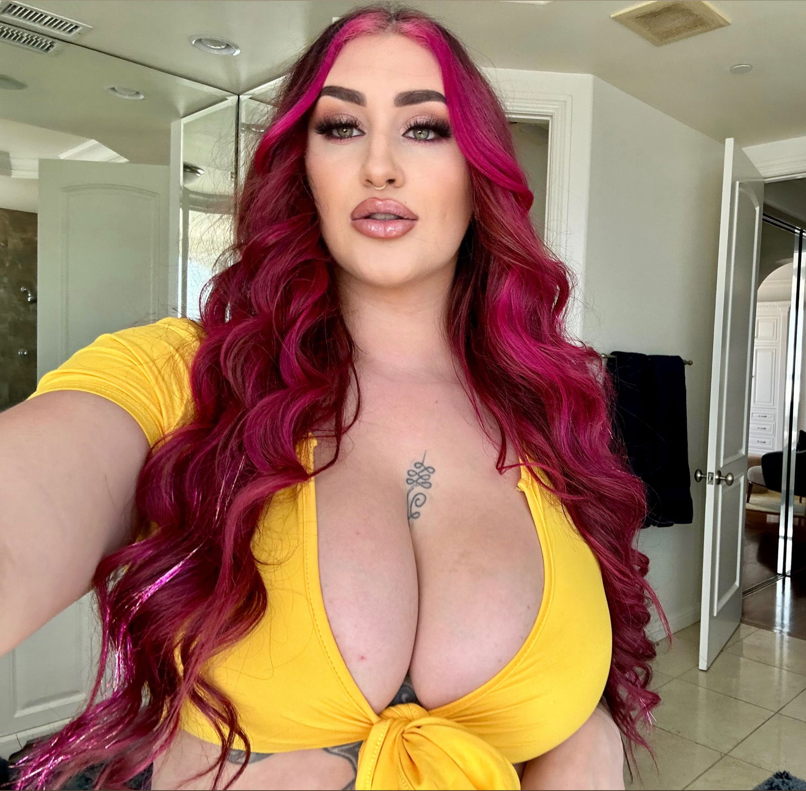 Avalon 🍑 Top Creator's avatar