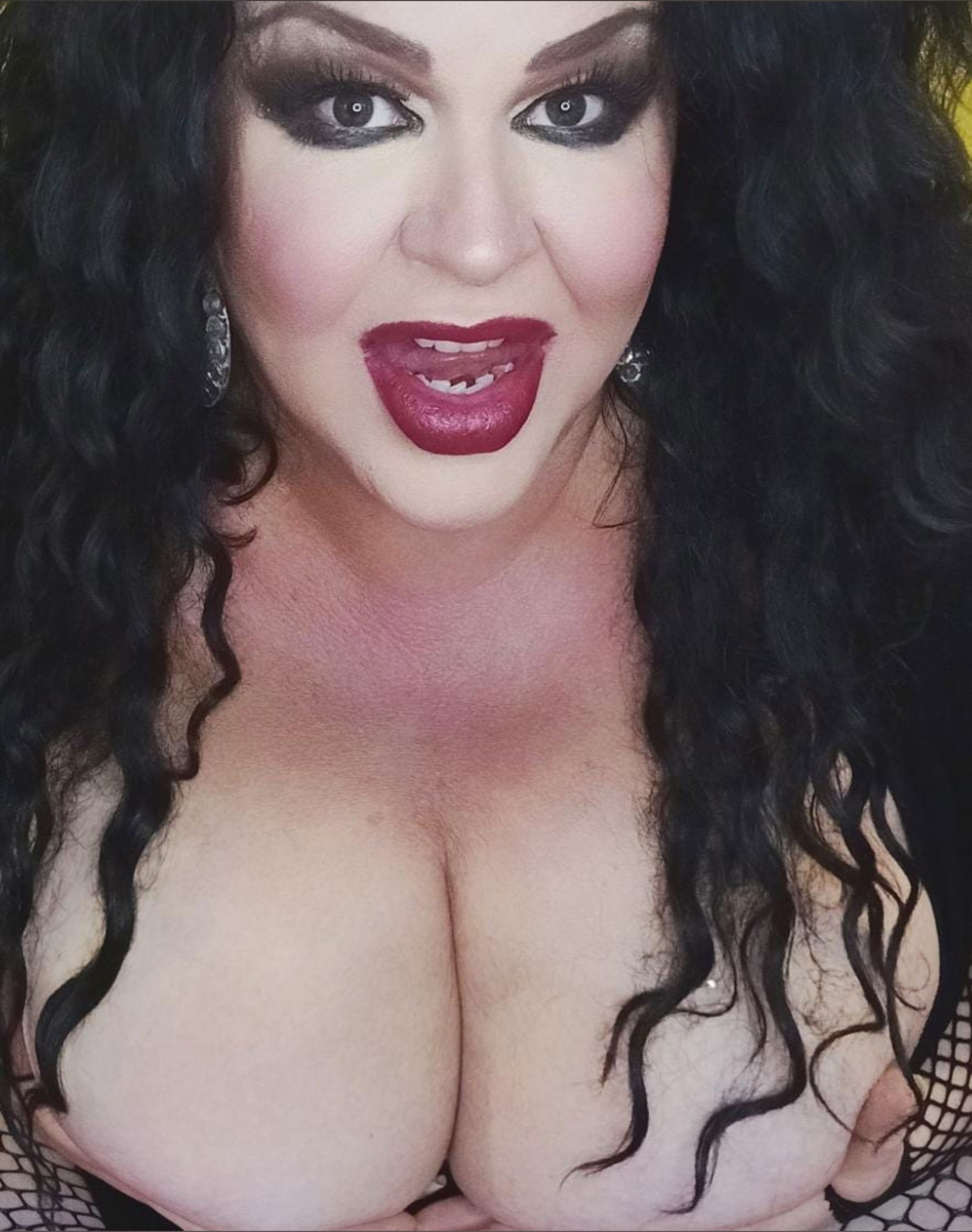 Kinky &amp; Busty's avatar