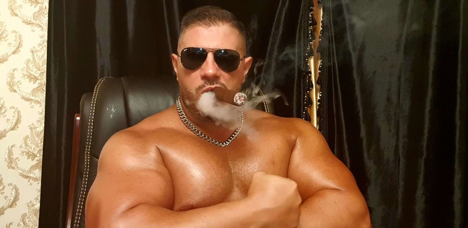 DomMuscleLeather