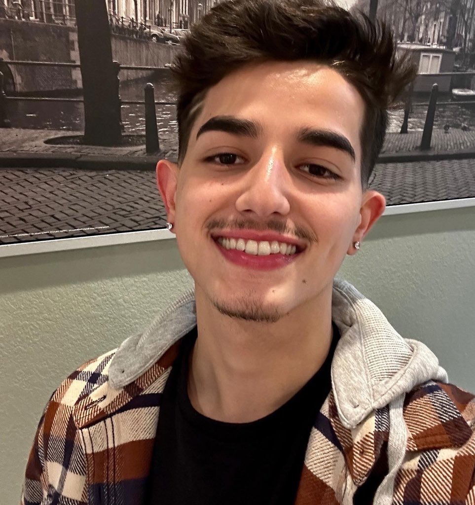 Andrew's avatar