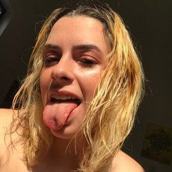 Madeleine 🍰's avatar