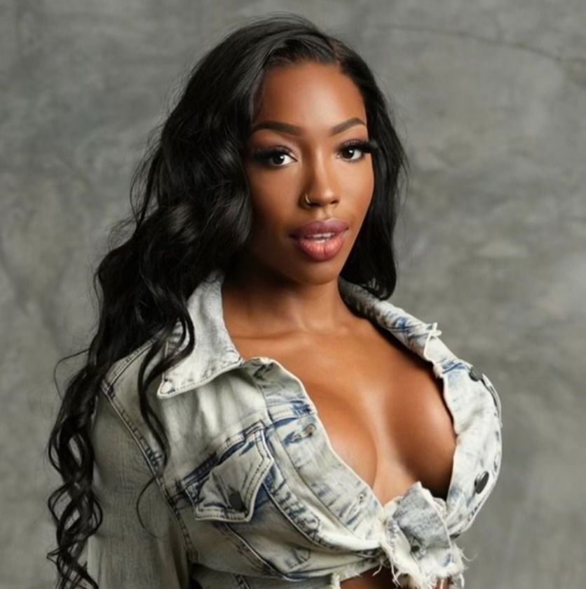 Ebony Lee's avatar