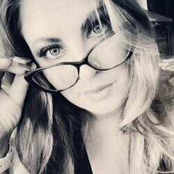 Elliewrites's avatar