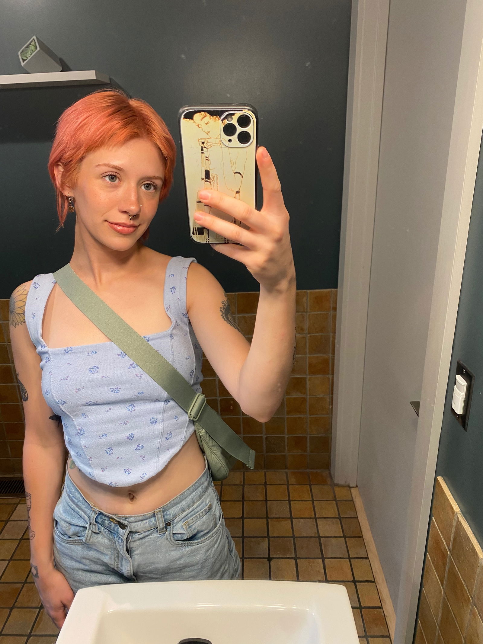 Emilia Bush's avatar