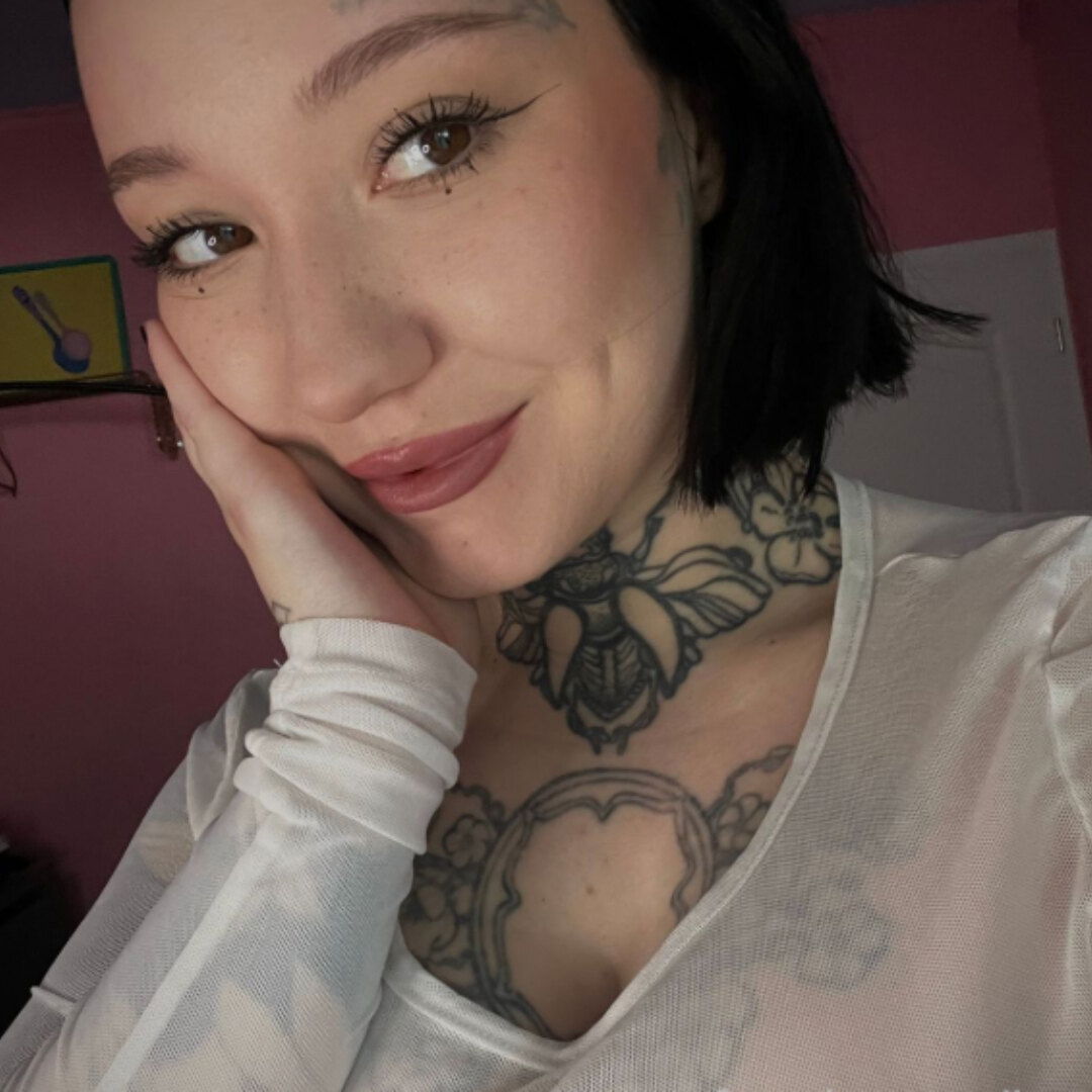 Huge TIIITS 👅👅's avatar