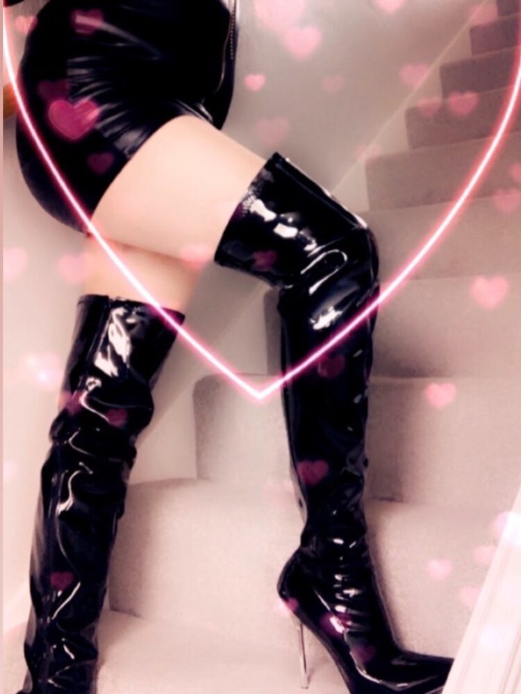 Feet, Food &amp; Travel Mistress's avatar