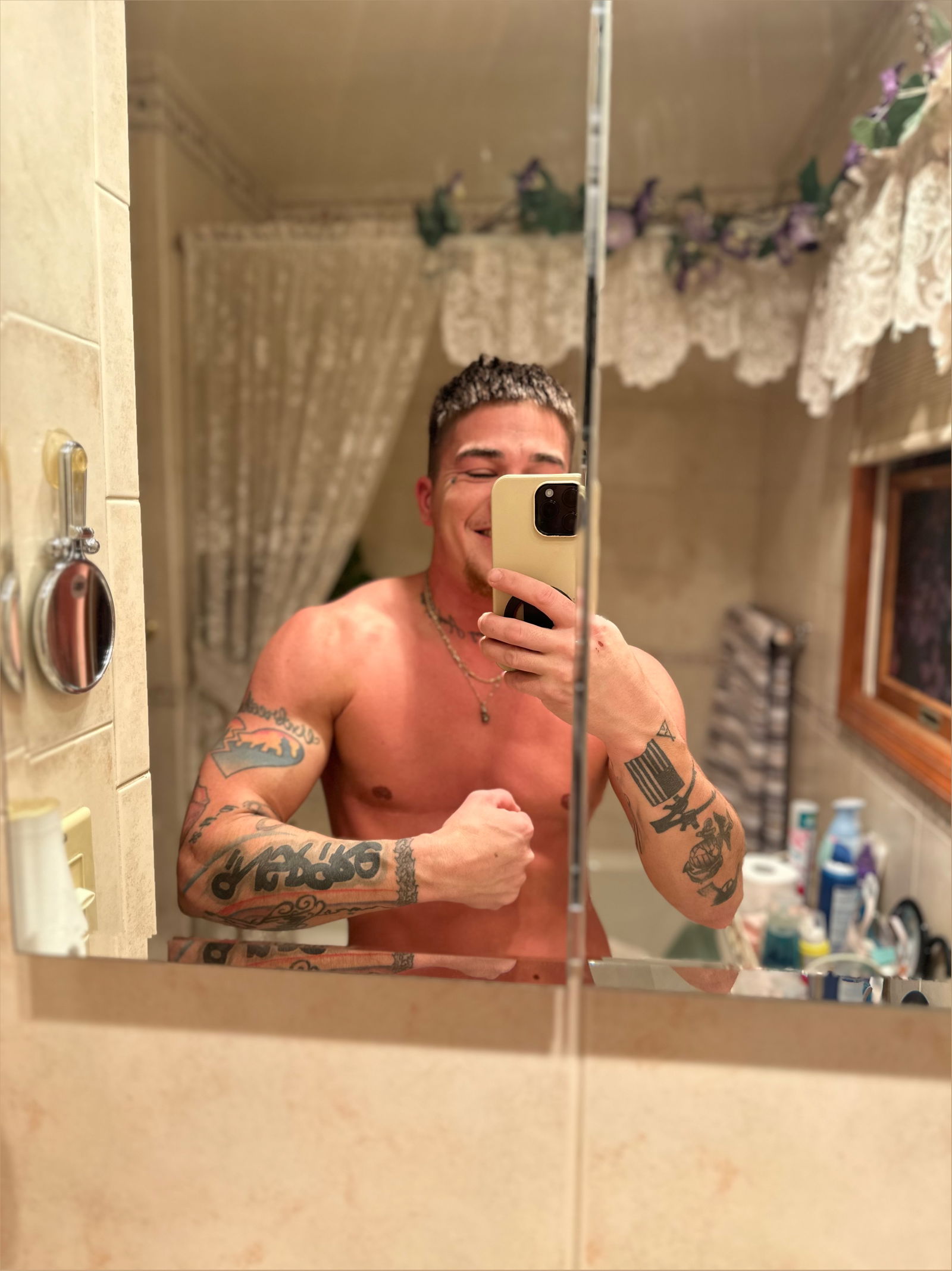 Fit Masc FtM ⬇️'s avatar