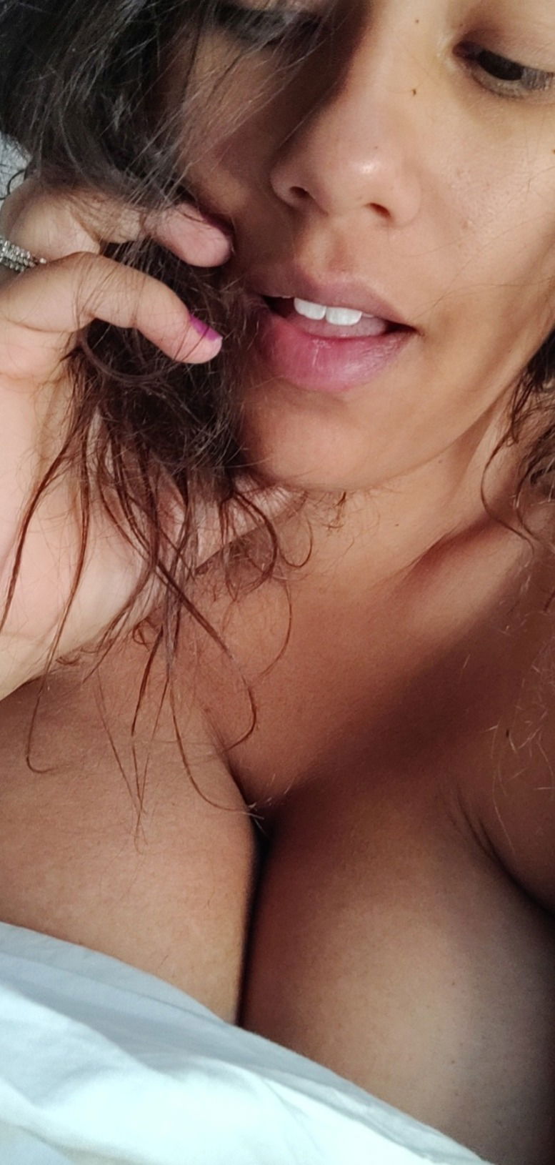 FlirtyWifeLala's avatar