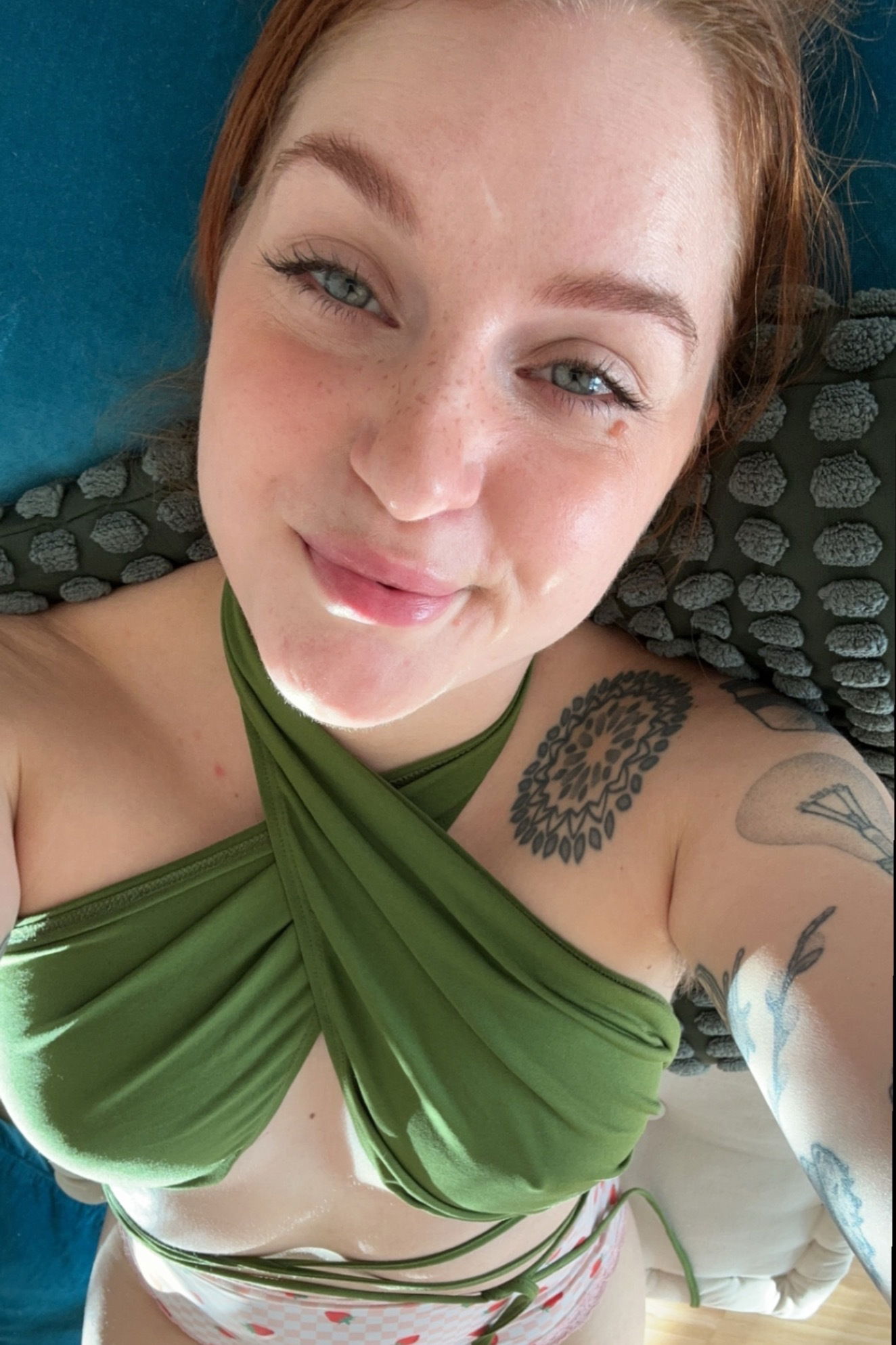 Flora 🦊 your redhead GF