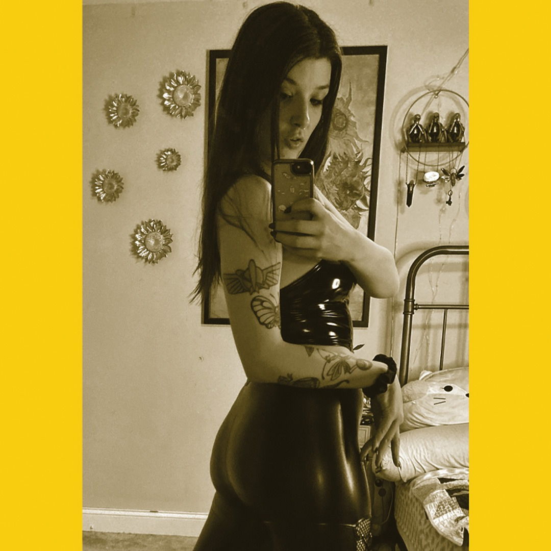 S U N F L O W E R's avatar