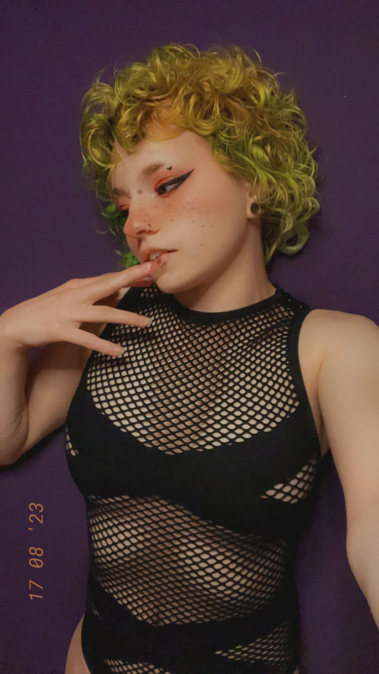 Bee (Prices in Bio)'s avatar