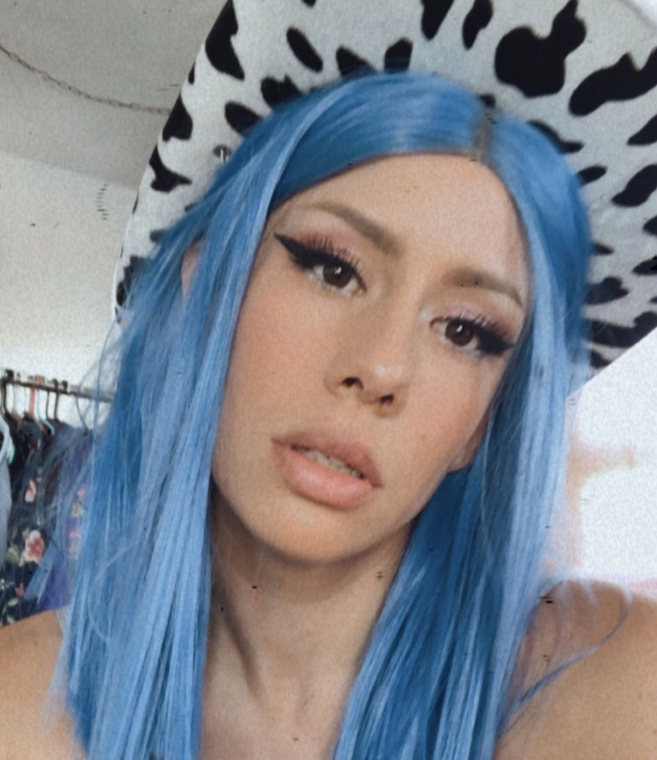 cumslut (who is goth) 😌🖤 Top 1%'s avatar